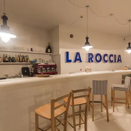 La Roccia فندق