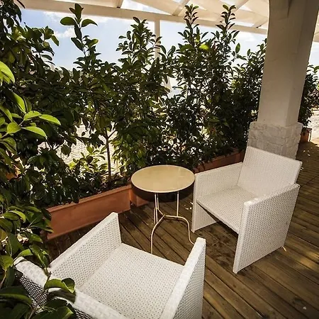 La Roccia Hotel 3*