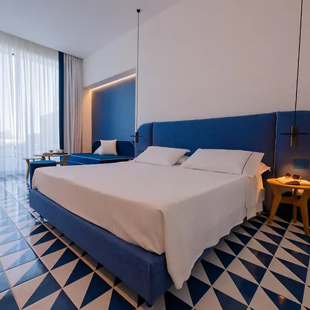 La Roccia Hotel 3*