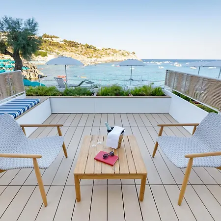 La Roccia Hotel 3*