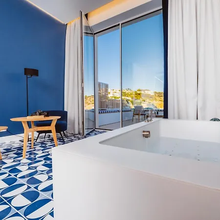 La Roccia Hotel 3*