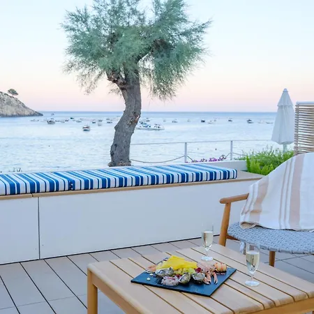 Hotel La Roccia 3*
